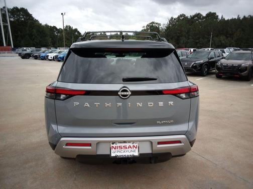 2025 Nissan Pathfinder Platinum FWD