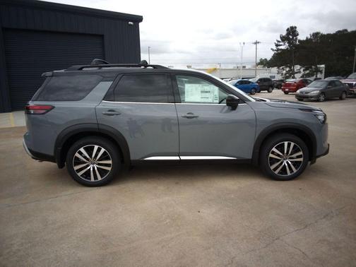 2025 Nissan Pathfinder Platinum FWD