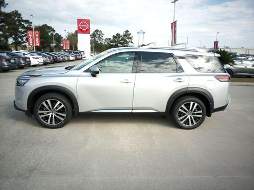 2025 Nissan Pathfinder Platinum FWD