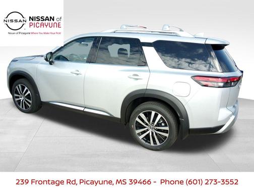2025 Nissan Pathfinder Platinum FWD