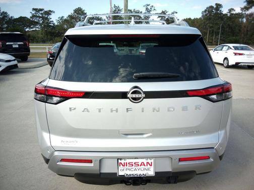 2025 Nissan Pathfinder Platinum FWD