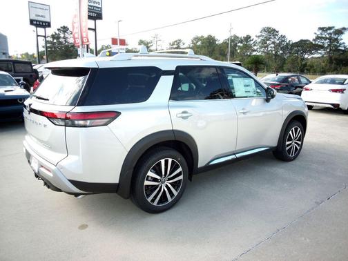 2025 Nissan Pathfinder Platinum FWD