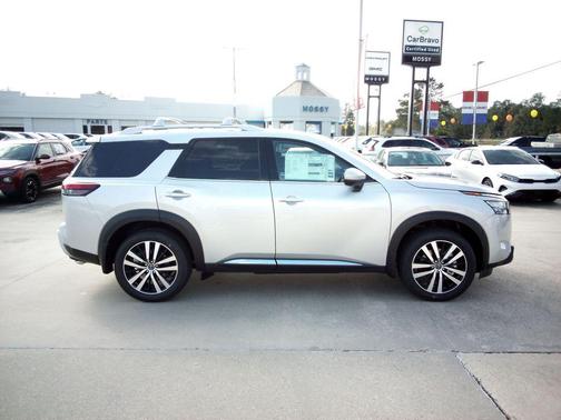 2025 Nissan Pathfinder Platinum FWD