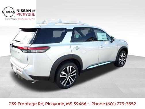 2025 Nissan Pathfinder Platinum FWD