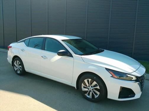 2025 Nissan Altima S FWD