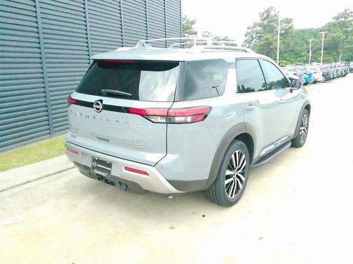 2023 Nissan Pathfinder Platinum 4WD