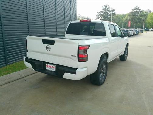 2025 Nissan Frontier SV