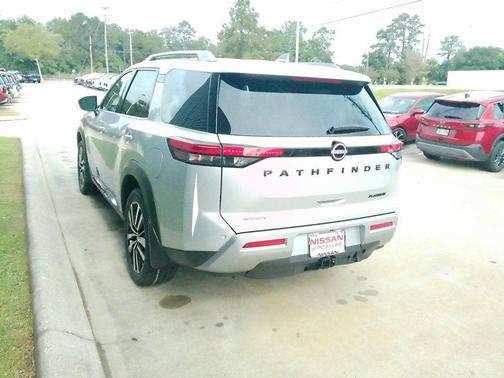 2025 Nissan Pathfinder Platinum FWD