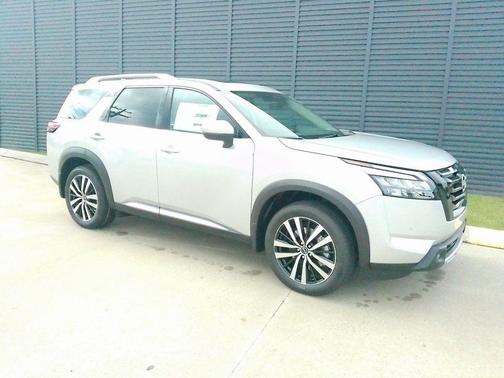 2025 Nissan Pathfinder Platinum FWD