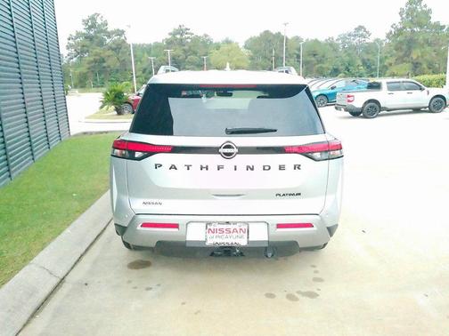 2025 Nissan Pathfinder Platinum FWD