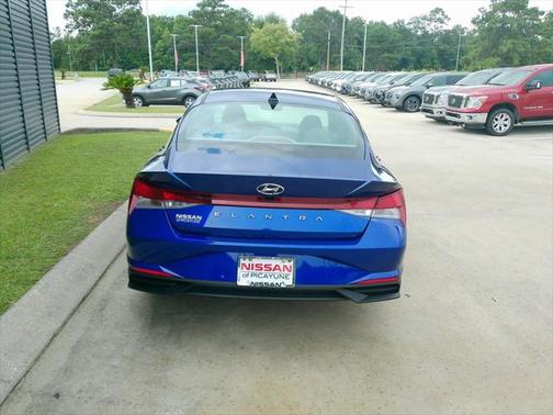2023 Hyundai ELANTRA SE