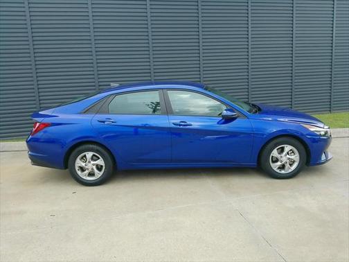 2023 Hyundai ELANTRA SE
