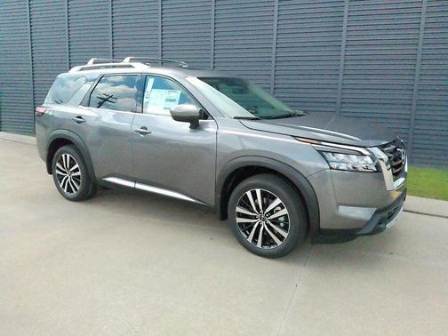 2025 Nissan Pathfinder Platinum FWD