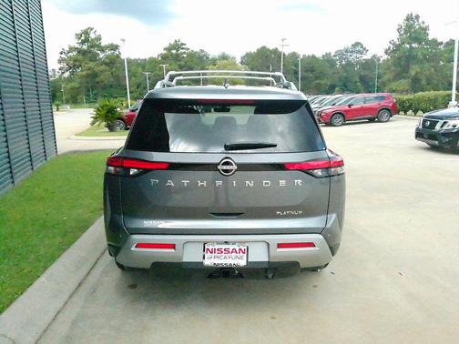 2025 Nissan Pathfinder Platinum FWD