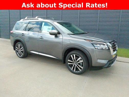 2025 Nissan Pathfinder Platinum FWD