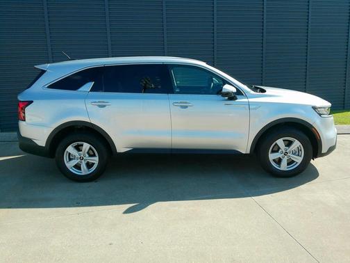 2022 Kia Sorento LX