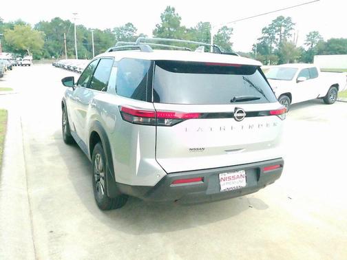 2025 Nissan Pathfinder SV 4WD