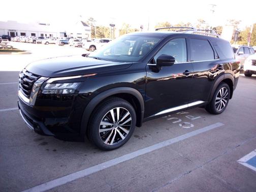 2025 Nissan Pathfinder Platinum FWD