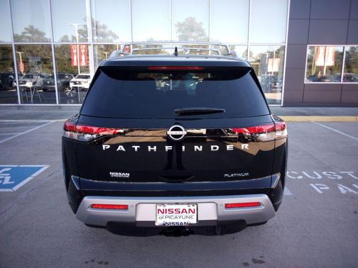 2025 Nissan Pathfinder Platinum FWD