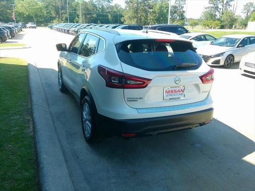 2022 Nissan Rogue Sport SV