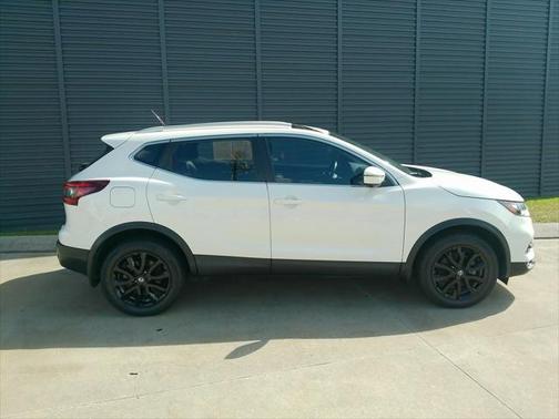 2022 Nissan Rogue Sport SV