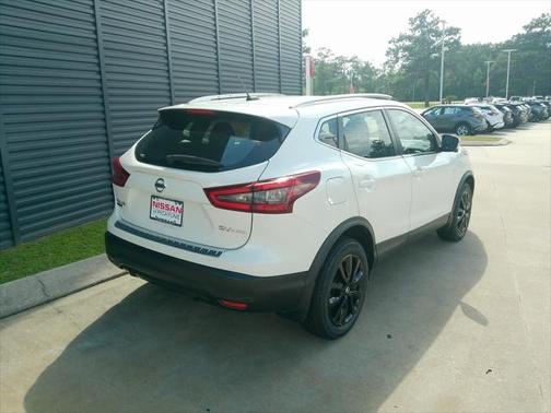 2022 Nissan Rogue Sport SV