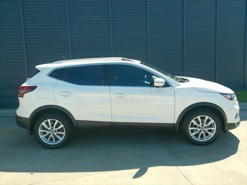 2022 Nissan Rogue Sport SV