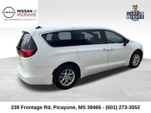 2024 Chrysler Voyager LX