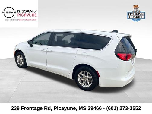 2024 Chrysler Voyager LX