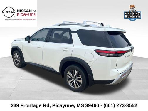 2023 Nissan Pathfinder SL FWD