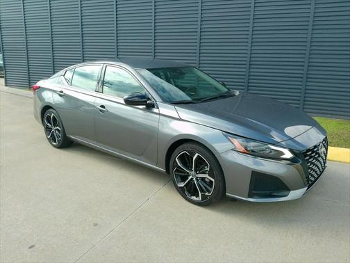 2023 Nissan Altima SR FWD