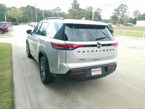 2025 Nissan Pathfinder SV FWD