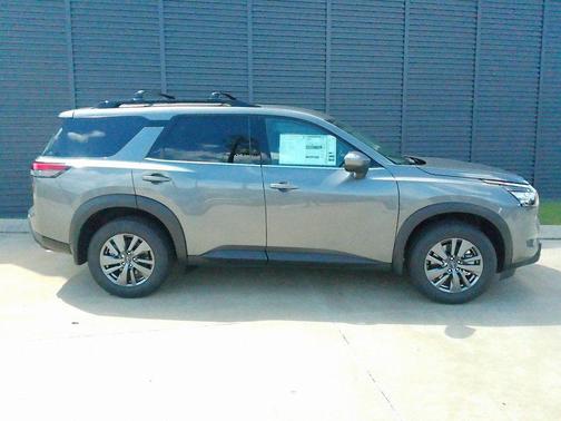 2025 Nissan Pathfinder SV FWD