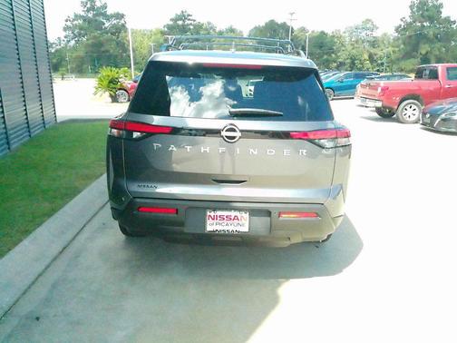 2025 Nissan Pathfinder SV FWD