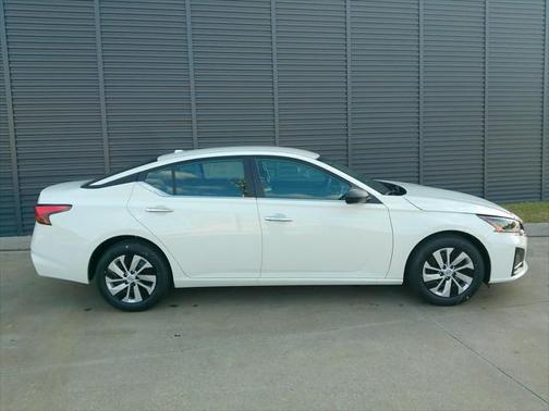 2025 Nissan Altima S FWD
