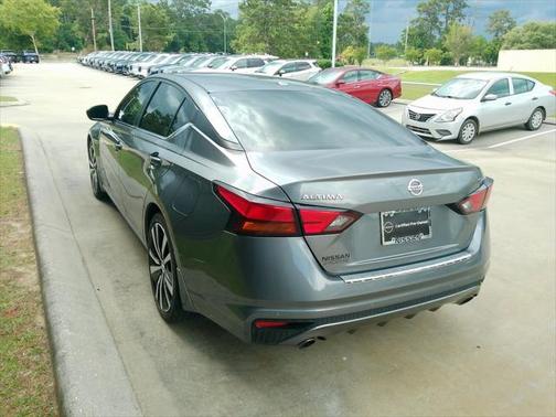 2022 Nissan Altima SR FWD