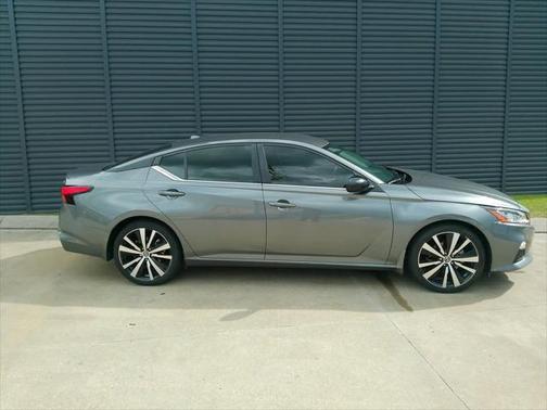 2022 Nissan Altima SR FWD