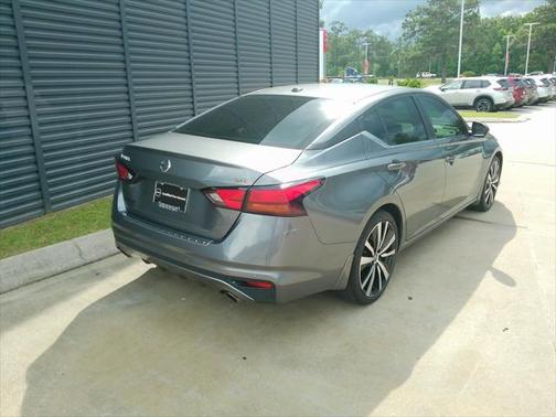 2022 Nissan Altima SR FWD