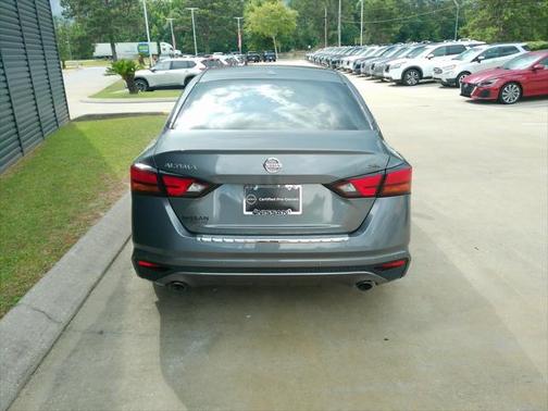 2022 Nissan Altima SR FWD