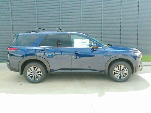2025 Nissan Pathfinder SV FWD