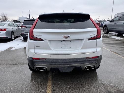 2023 Cadillac XT4 Premium Luxury