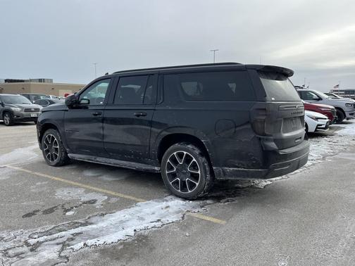 2023 Chevrolet Suburban RST