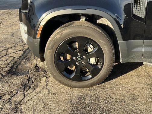 2022 Land Rover Defender 110 SE