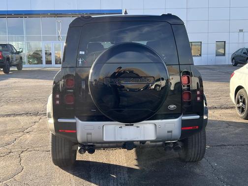 2022 Land Rover Defender 110 SE