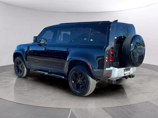 2022 Land Rover Defender 110 SE