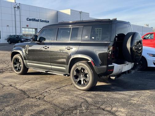 2022 Land Rover Defender 110 SE
