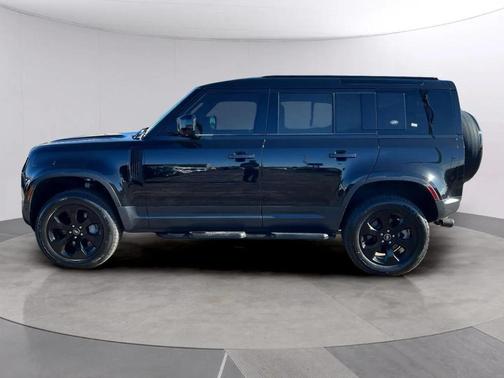 2022 Land Rover Defender 110 SE