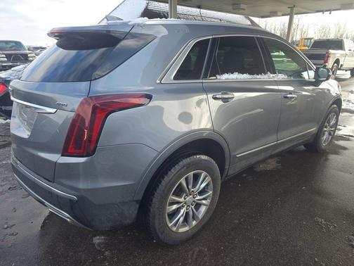 2022 Cadillac XT5 Premium Luxury