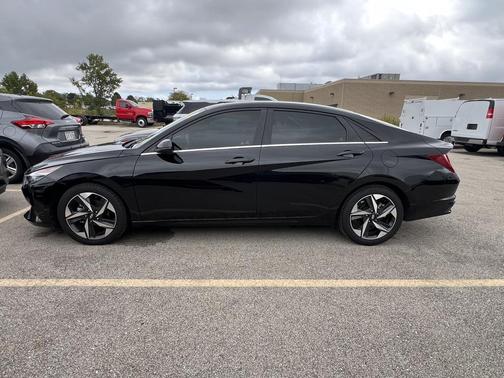 2022 Hyundai ELANTRA SEL