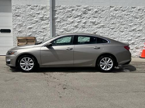 2022 Chevrolet Malibu FWD LT